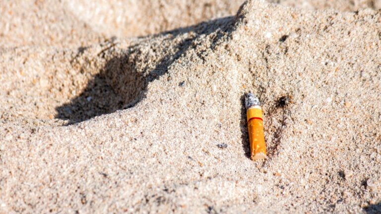 Fumo in spiaggia: la normativa italiana