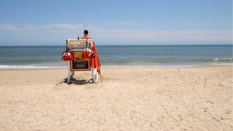 Bagnino e Spiaggista: cosa fanno e come lavorare in spiaggia